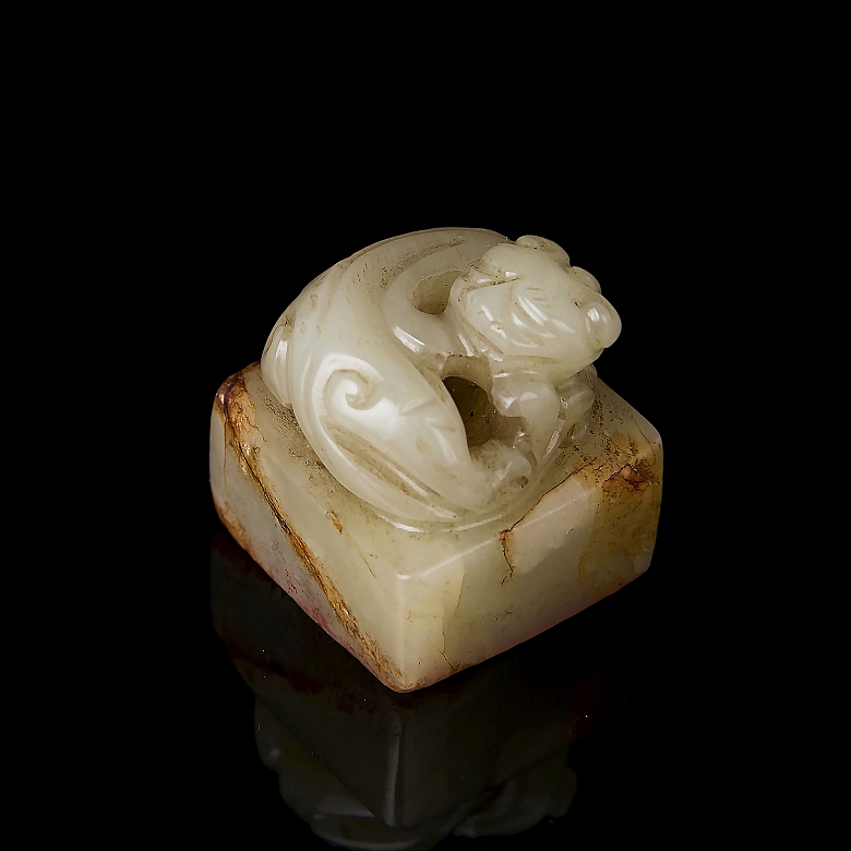Hetian jade seal ‘Sleeping Dragon’, Qing dynasty