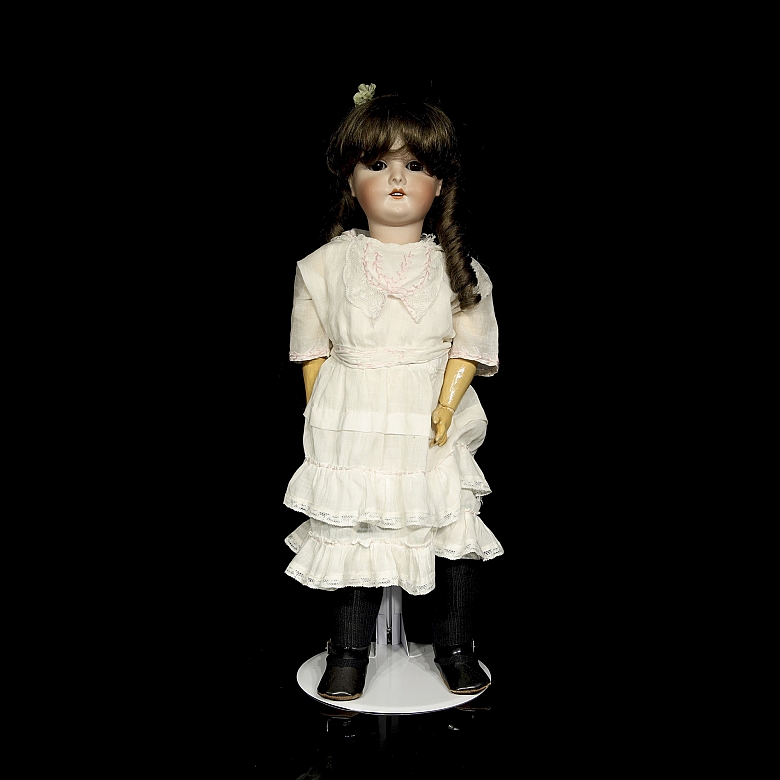 Muñeca de porcelana de carácter