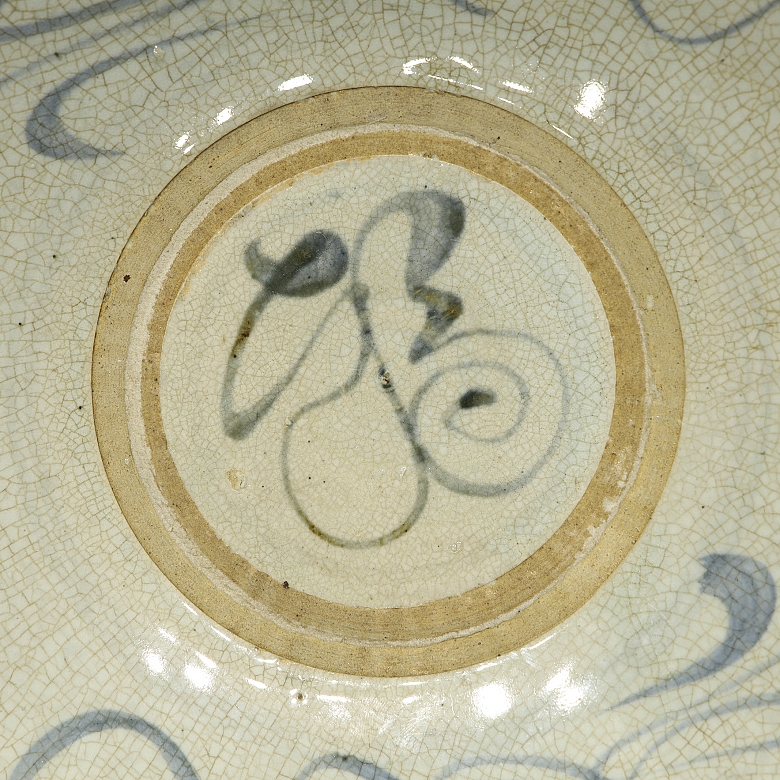 Gran plato de cerámica vidriada, dinastía Ming