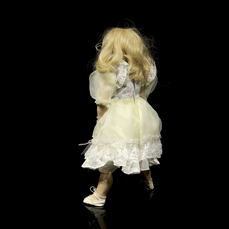 Muñeca rubia de porcelana, Europa, ca. 1885-1895
