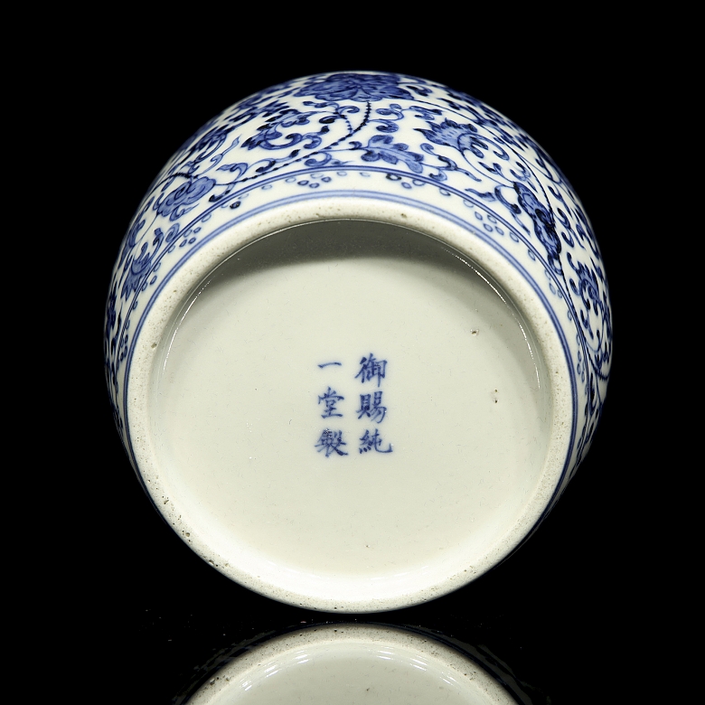 Caja de porcelana en azul y blanco