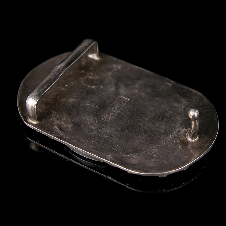 Silver and jade buckle, ‘Bat with Peaches,’ Qing dynasty
