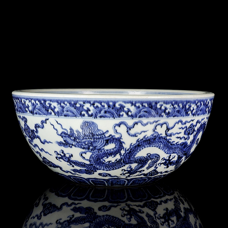 Cuenco de porcelana esmaltada azul y blanco 