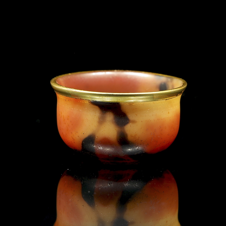 Pequeña taza de ágata y borde dorado, dinastía Liao