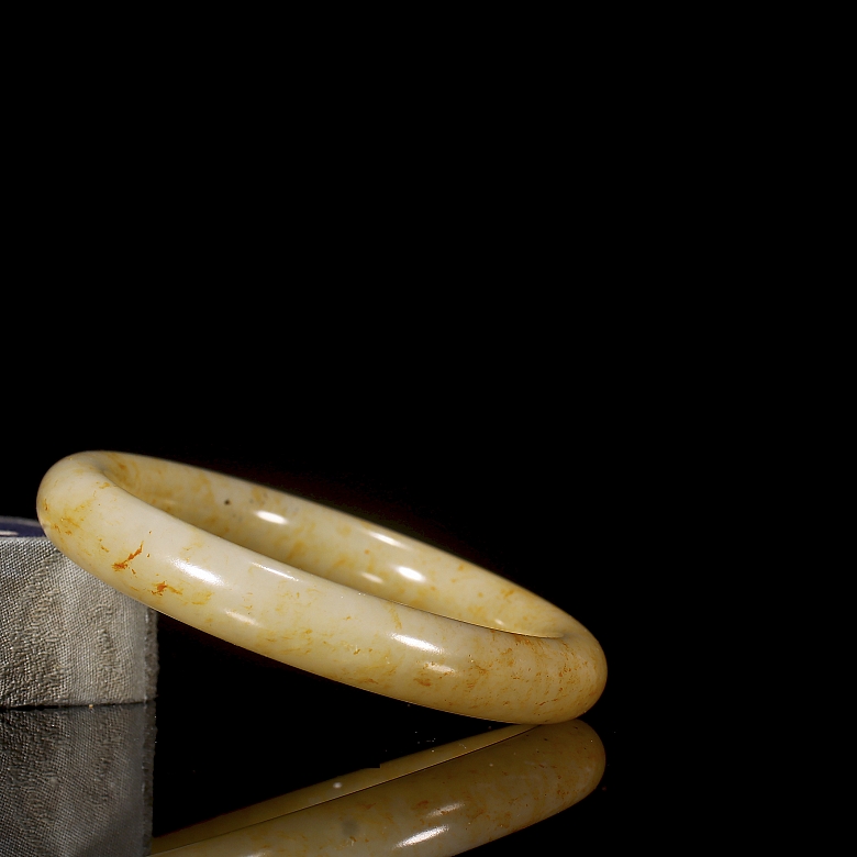 Esclava de jade blanco tallado, estilo Ming