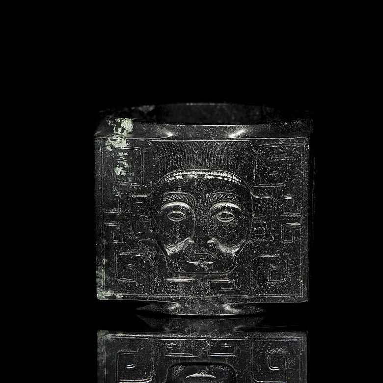 Green jade carving “Cong,” Shang dynasty