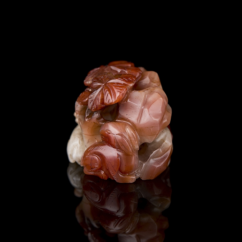Carved Nanhong agate ‘Rabbits and leaves’, Qing dynasty