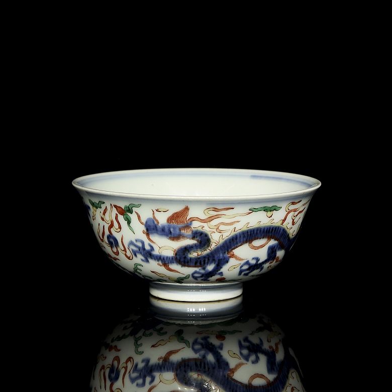 Cuenco de porcelana policromada