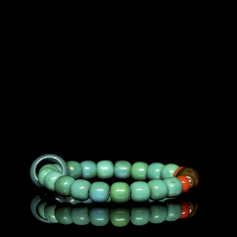 Pulsera de veintiuna cuentas de turquesa y ágata, s.XX