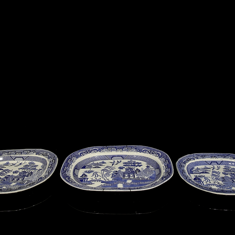 Three Willow Pattern trays, 19th century