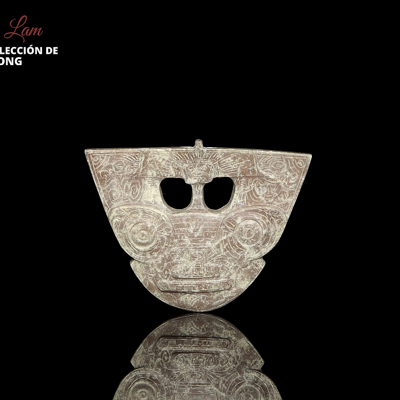 Colgante de jade tallado 