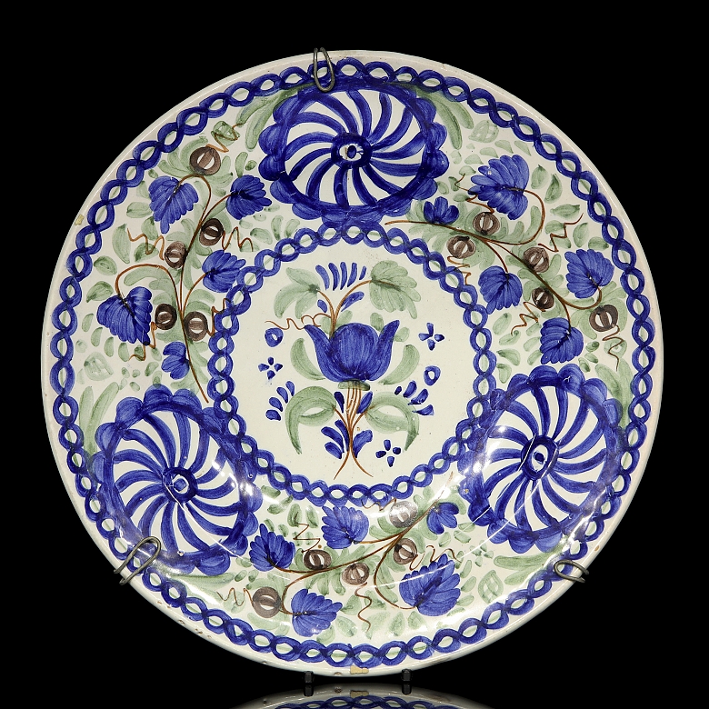 一对瓦伦西亚釉面陶瓷盘，20世纪