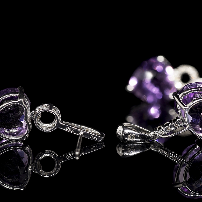 Conjunto en oro blanco de 18 kt con amatistas y diamantes