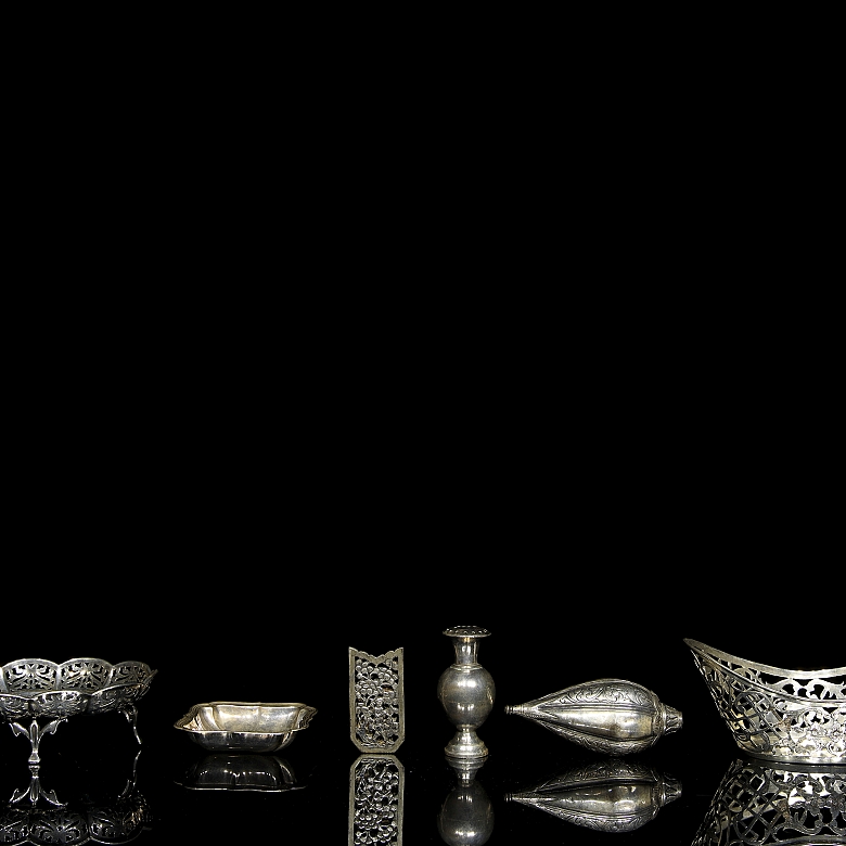 Set of silver objects