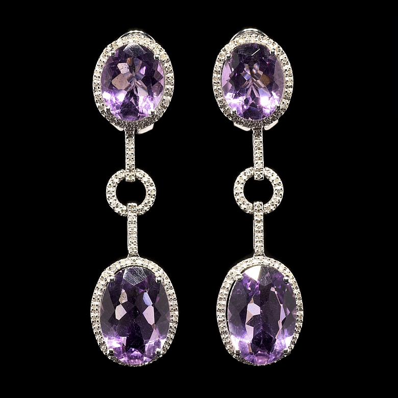 Pendientes largos de oro blanco 18K, amatistas y diamantes