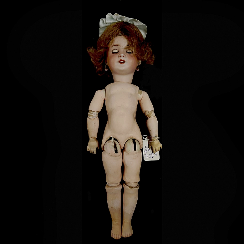 Muñeca de porcelana de gabinete de la SFBJ, Francia, pps. s.XX