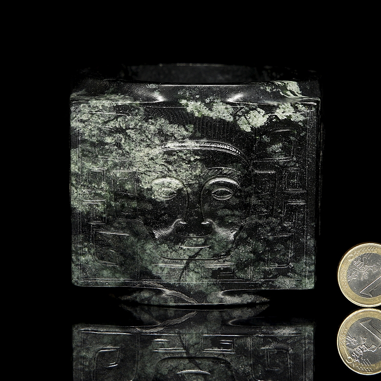 Green jade carving “Cong,” Shang dynasty