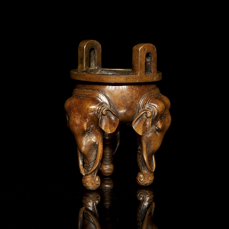Bronze incense burner ‘Elephants’, with Xuande seal