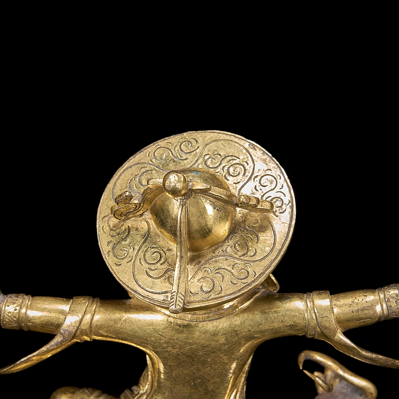 Figura de bronce dorado de 