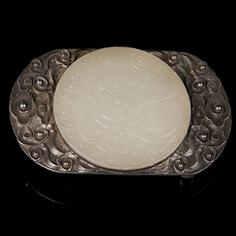Silver and jade buckle, ‘Bat with Peaches,’ Qing dynasty