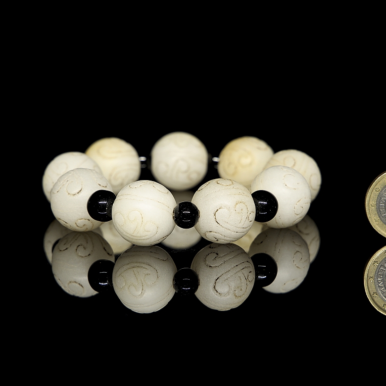 Jade bead bracelet, 20th century - 5