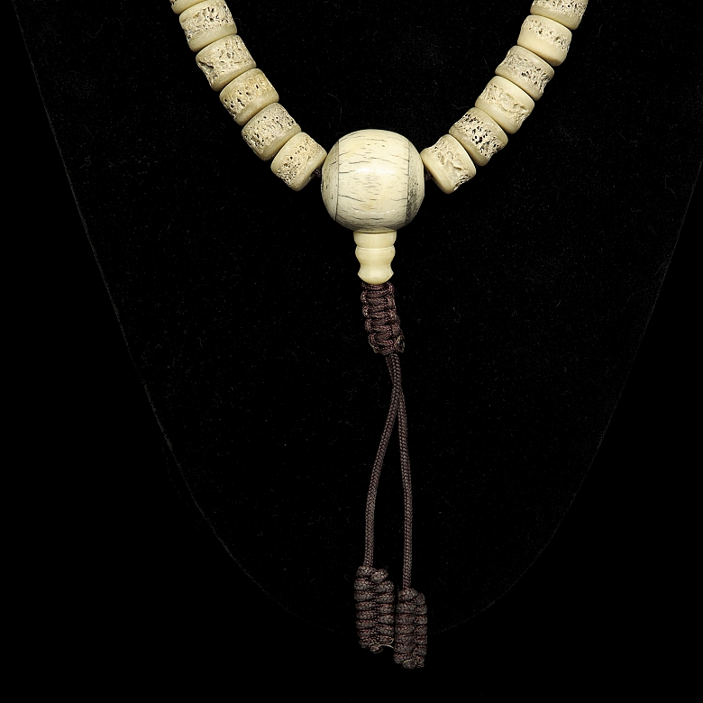 Necklace with bone beads, 20th century - 2