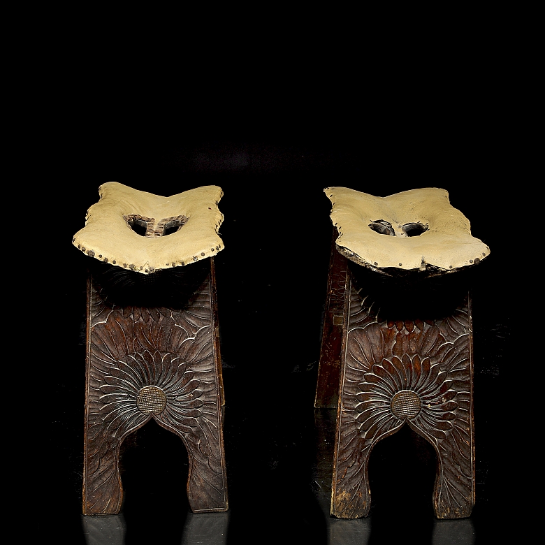 Pareja de taburetes de estilo morisco, para Liberty & Co., circa 1900–1910