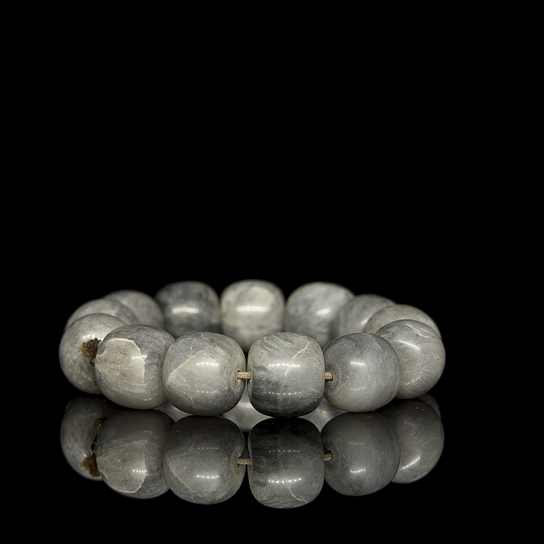 Bracelet with thirteen greyish jade beads, 20th century