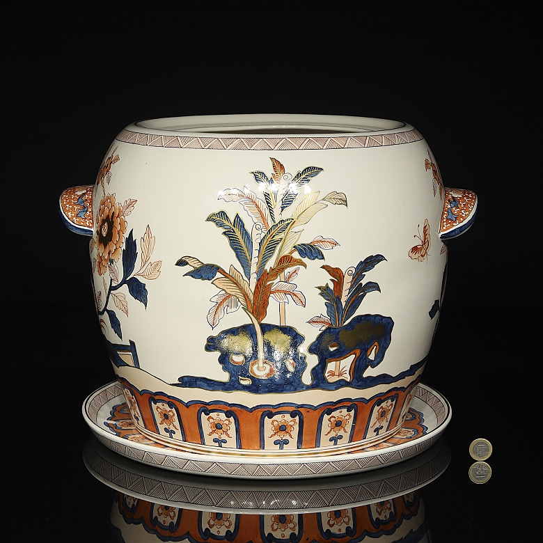 Planter with plate in Asian porcelain, “Landscape,” 20th century