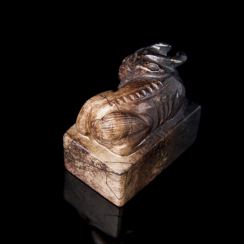 Two-coloured jade seal ‘Auspicious Beast’, Ming dynasty