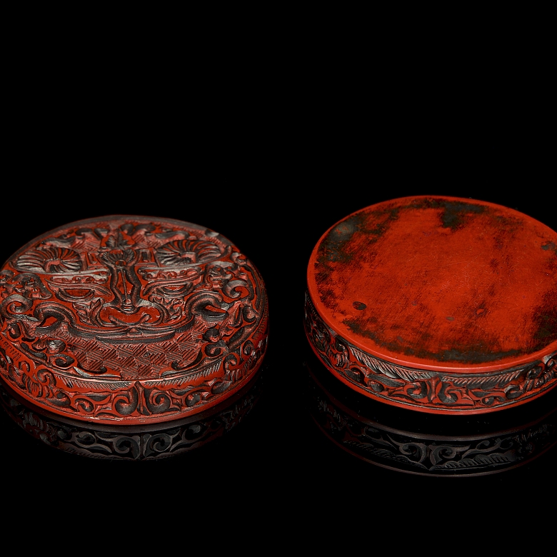 Caja de madera lacada