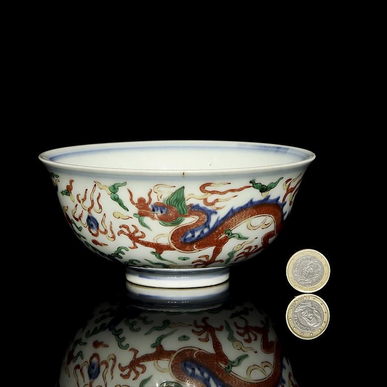 Cuenco de porcelana policromada