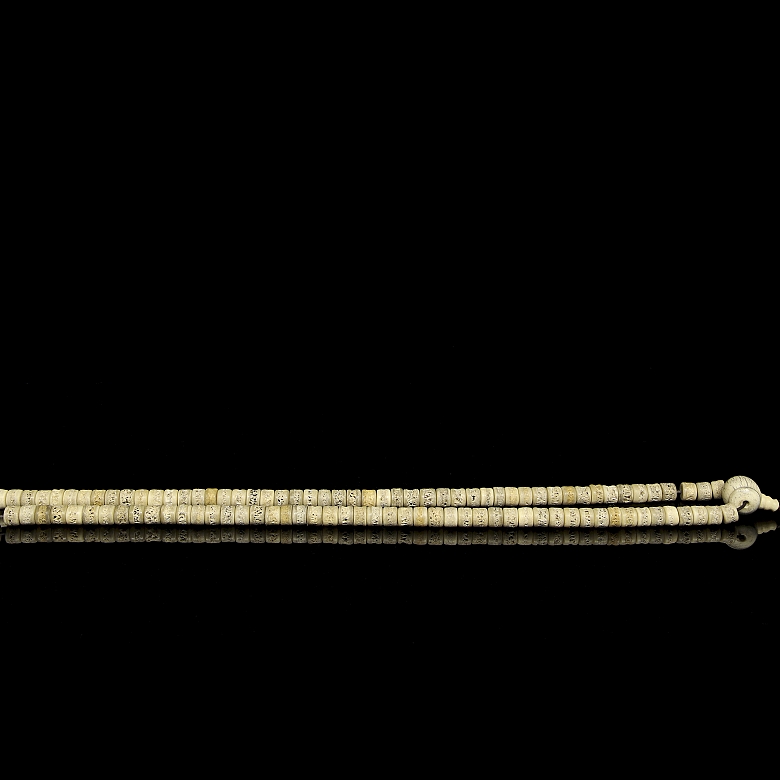 Necklace with bone beads, 20th century - 1