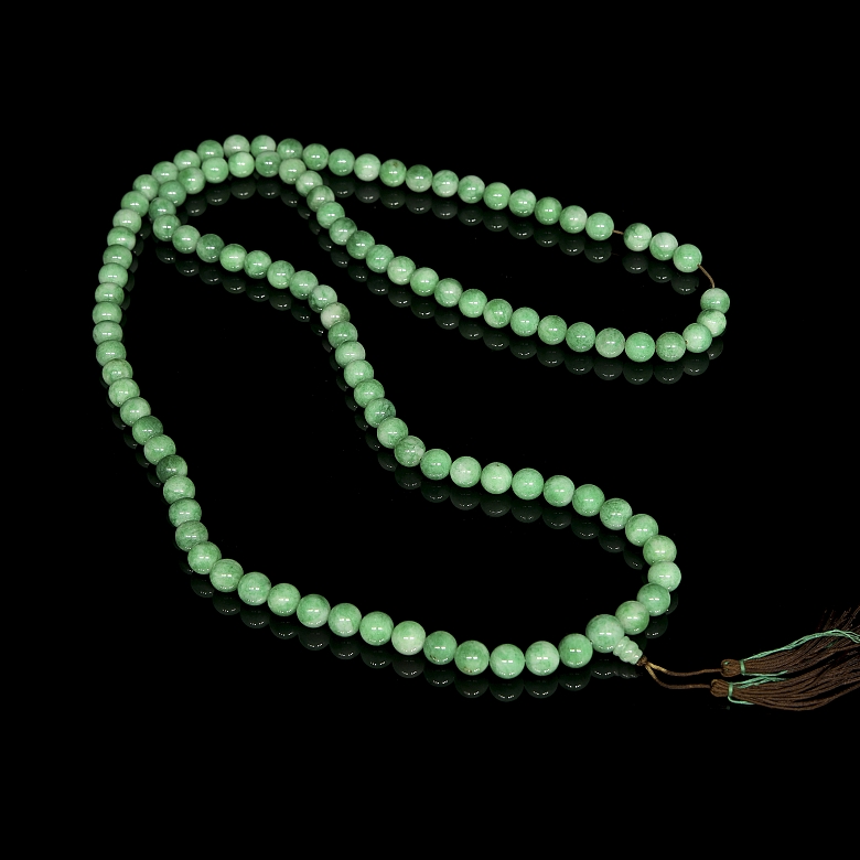 Collar de ciento ocho cuentas de jadeíta, dinastía Qing
