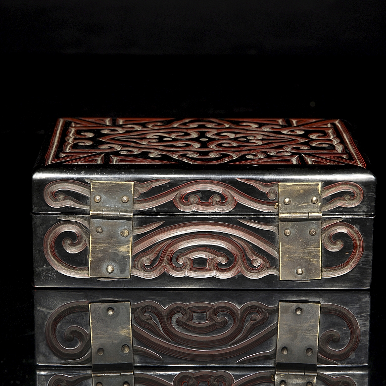 Lacquered wooden box ‘‘Scrolls’’, with Qianlong seal - 3