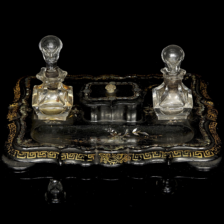 Escribanía victoriana de papier-mâché y nácar, s.XIX