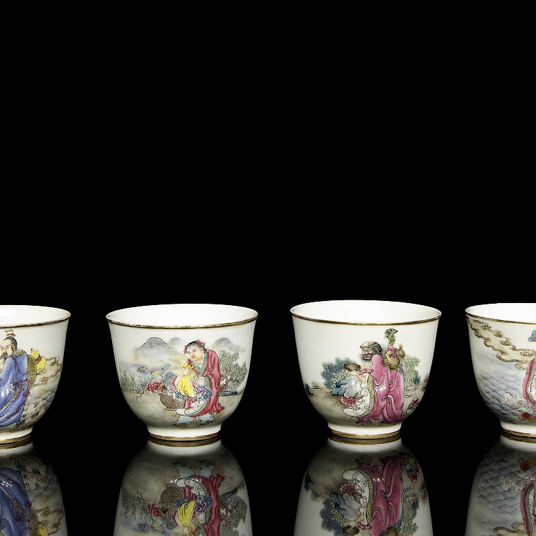 Ocho tazas de porcelana 