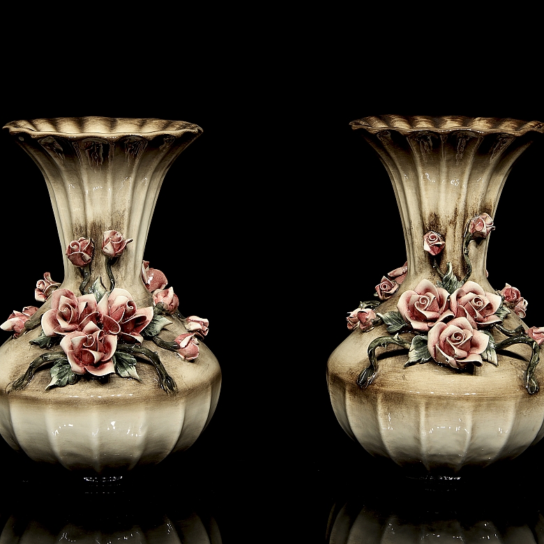 Capodimonte porcelain ‘Pair of vases with roses’, 20th century - 18
