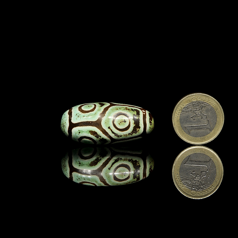 Cuenta de piedra tallada Dzi, Tíbet, dinastía Ming