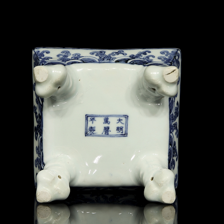 Incensario de porcelana esmaltada