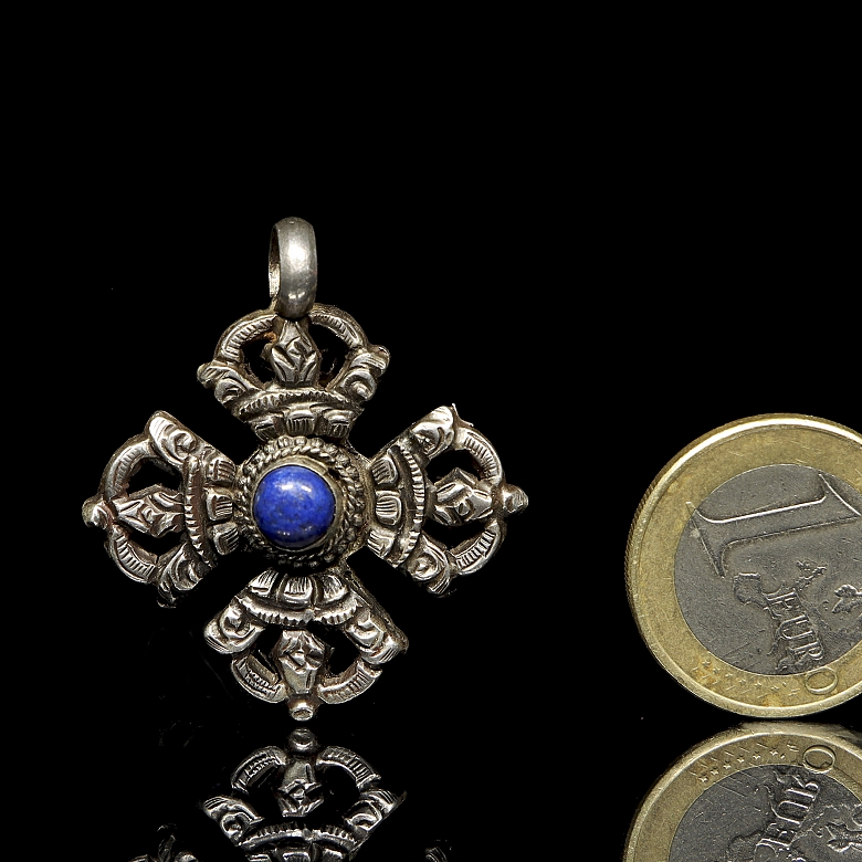 Antiguo colgante de plata con lapislázuli y coral, Tíbet