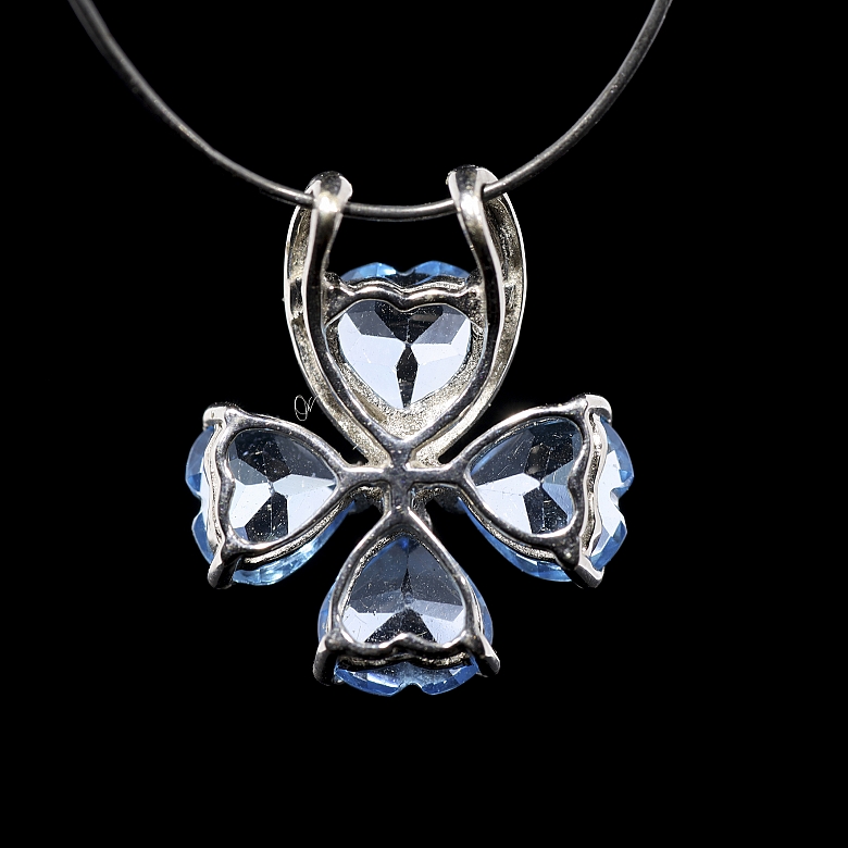 Colgante oro blanco 18k con topacios