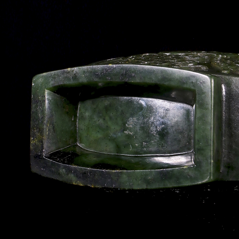 Spinach green jade vase ‘Eight Treasures’, Qing dynasty