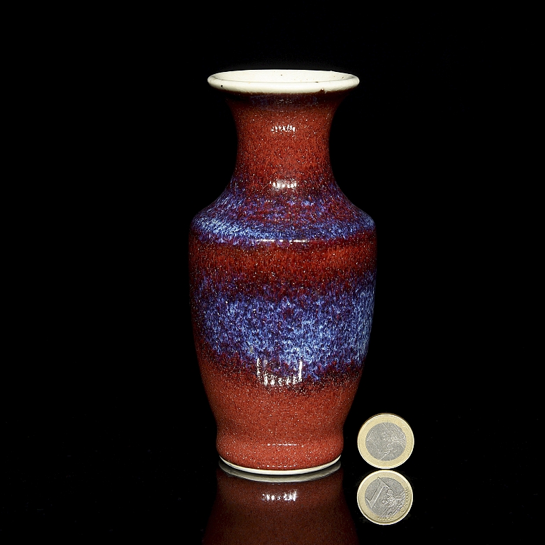 Jarrón de porcelana con vidriado bicolor, dinastía Qing - 6