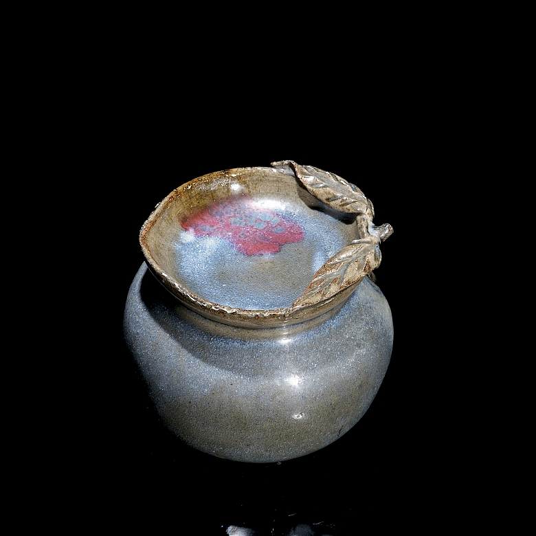 Ceramic vessel with Junyao glaze, Song style