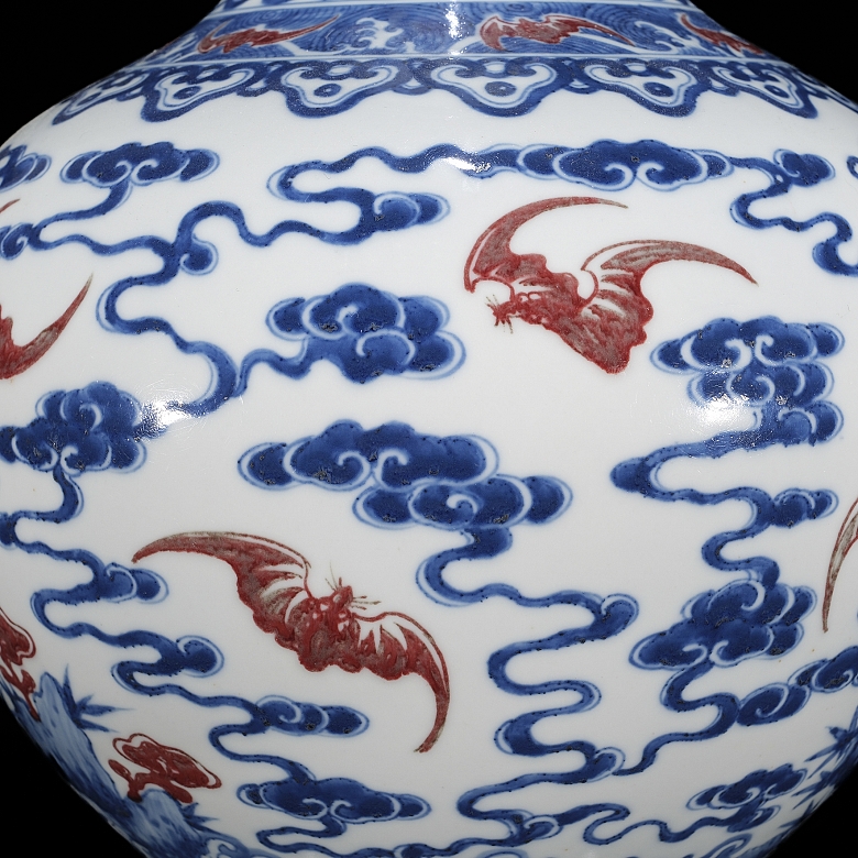 Jarrón globular de porcelana 