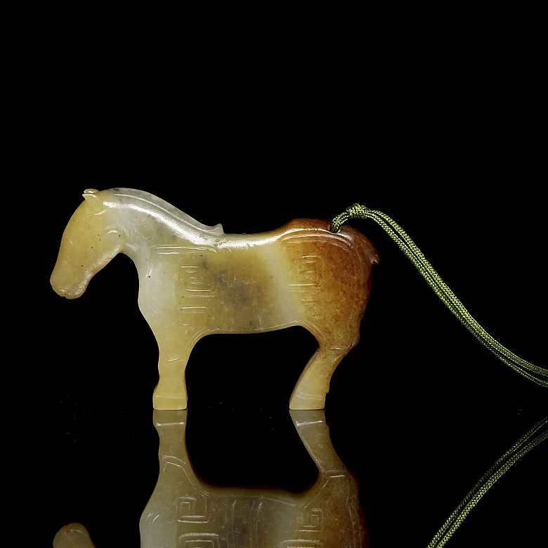 Colgante de jade tallado