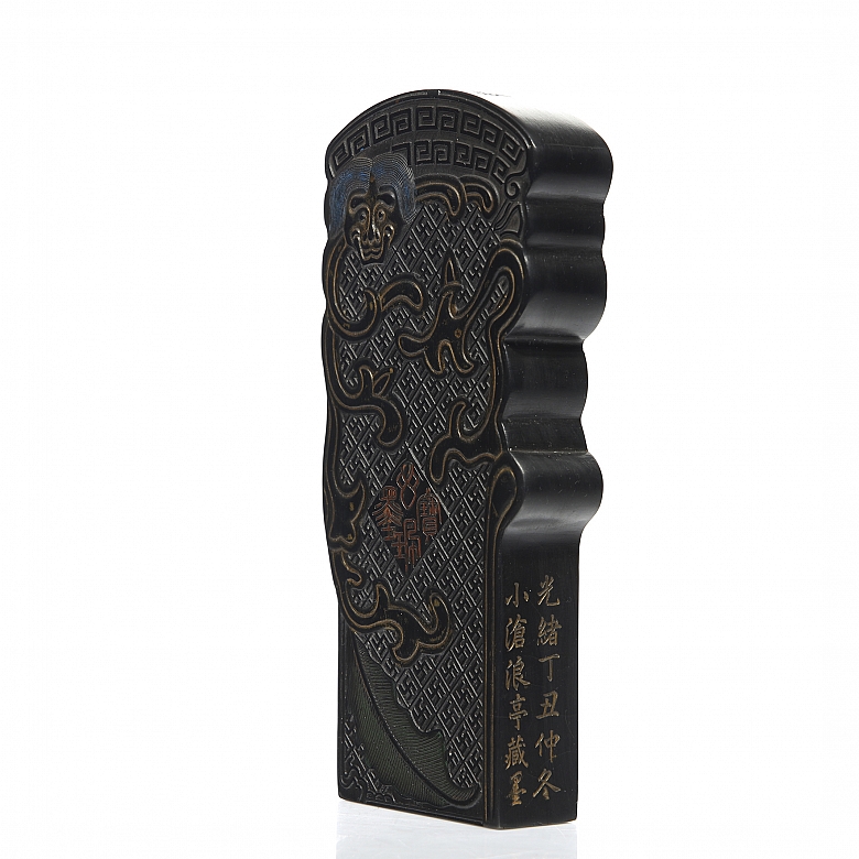 Pieza de tinta con policromía, dinastía Qing