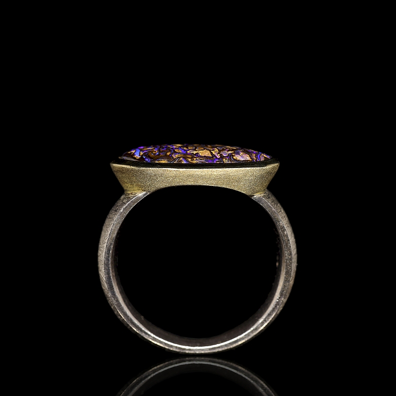 Anillo de plata de ley con ópalo
