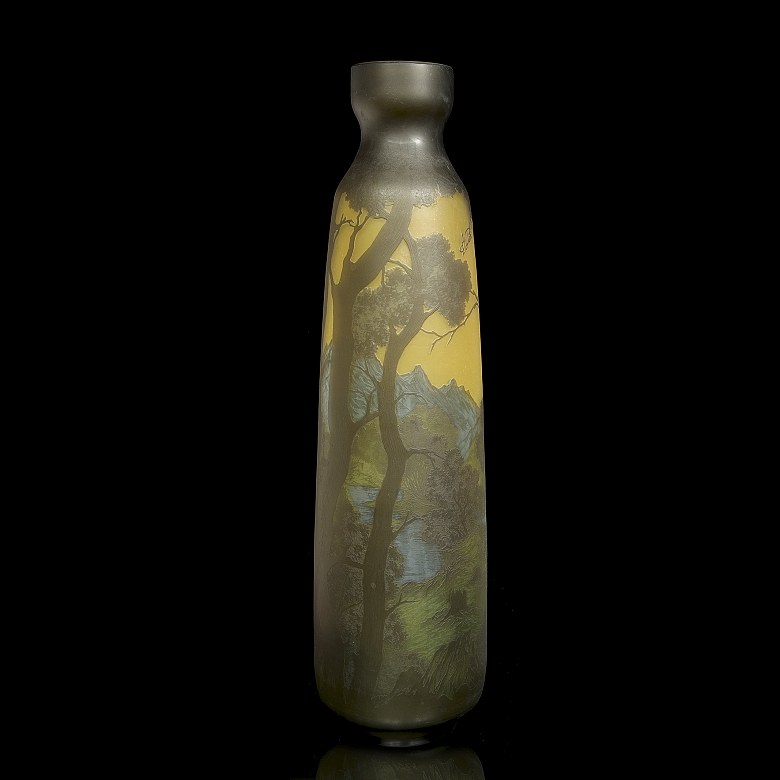 Jarrón de vidrio camafeo, estilo Art Noveau, firmado Lavieh, c. 1900